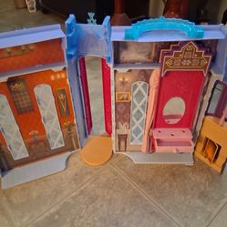 Mattel Disney Frozen Ultimate Arendelle Castle playset. 