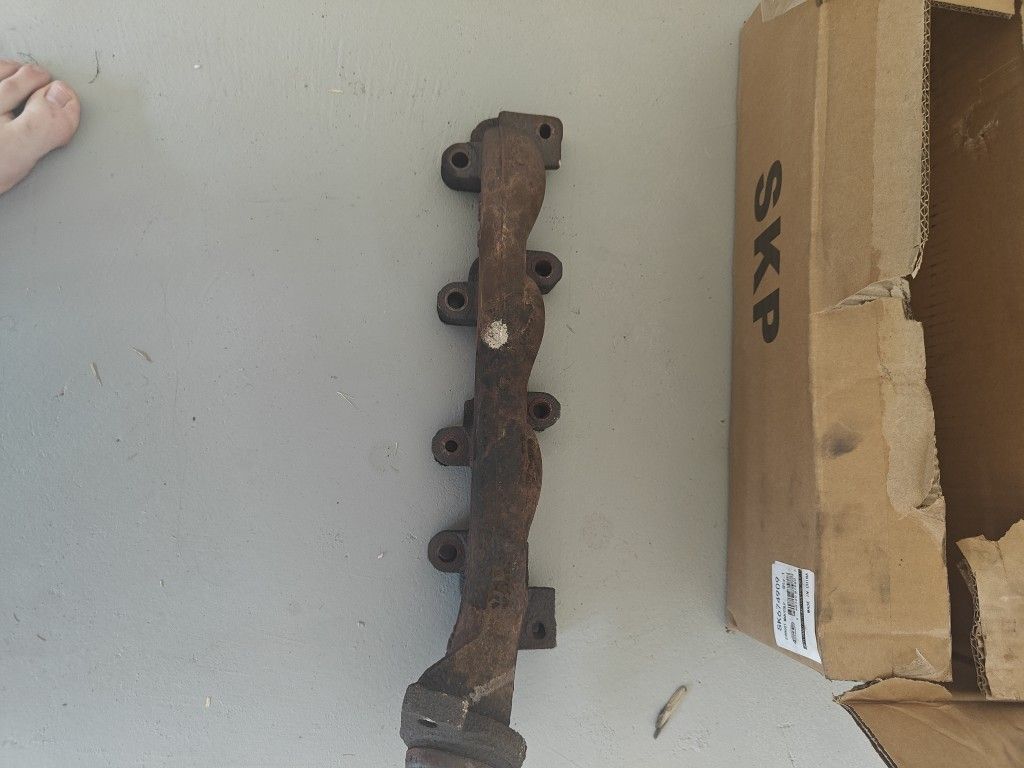 05-2011 4.7 Magnum Exhaust Manifold