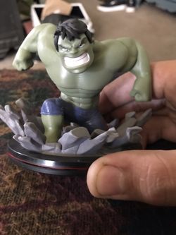 Avengers age of ultron the Incredible Hulk statue