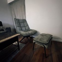 Green lounge chair