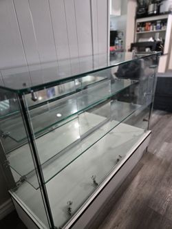 Glass Display With Lights