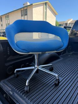 Vintage Steelcase Designer Aluminum Frame Scott Wilson Conference Executive Office Chair - Coalesse - Blue & White Mesh