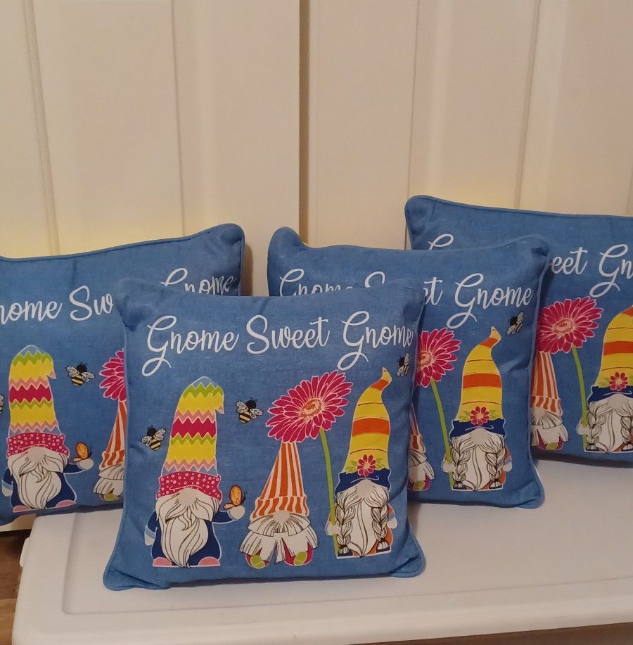 4  Outdoor Throw Pillows