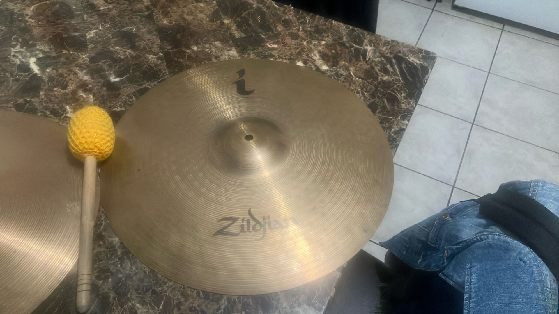 2 Platillos Zildjian Size 18 Y El Otro 20 Size Por 250 Dólares 