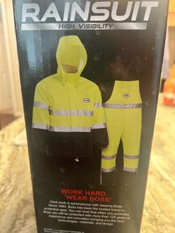 Rain suit ( high visibility) 84$ new