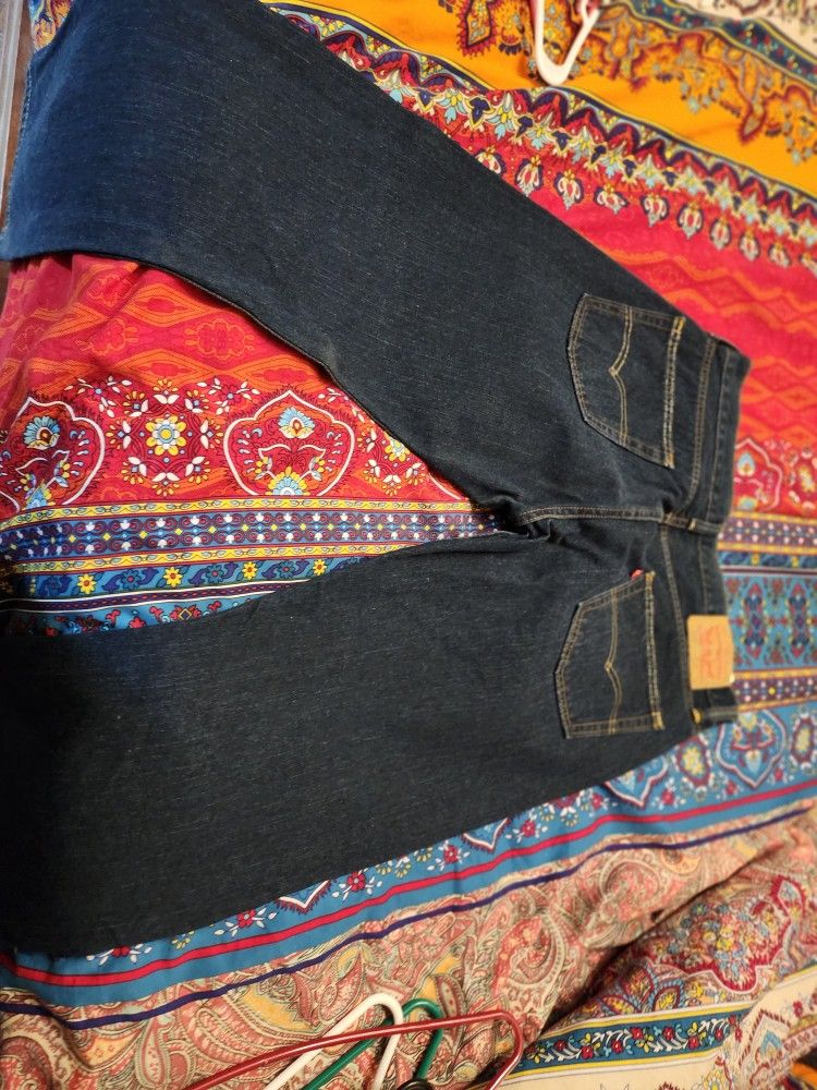 Levis