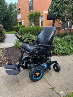 Wheelchair Permobil F3 Corpus Power tilt/recline with elevating legrests and seat elevator