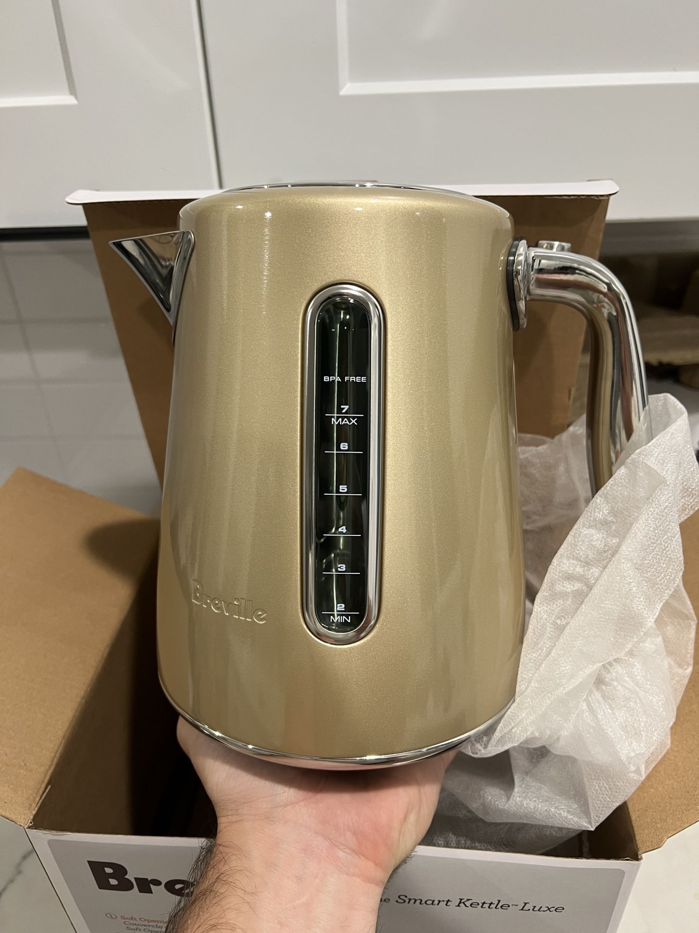 Breville Smart Tea Kettle Luxe Royal Champagne