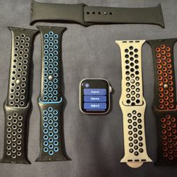 40mm Apple Watch SE. Comes with 5 bands