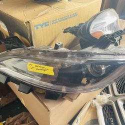 2018-2020 Pacifica Driver Left Headlight Halogen Excellent Condition