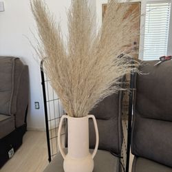 Vase W/ Pampas Grass