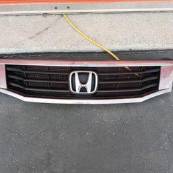 2008-2010 Honda Accord Sedan Complete Grill With Emblem Oem. 