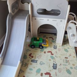 Indoor toddler slide