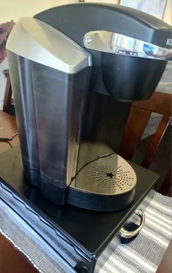 Keurig B60 Single‑Cup Brewer with K‑Cup Storage Drawer – Excellent Condition