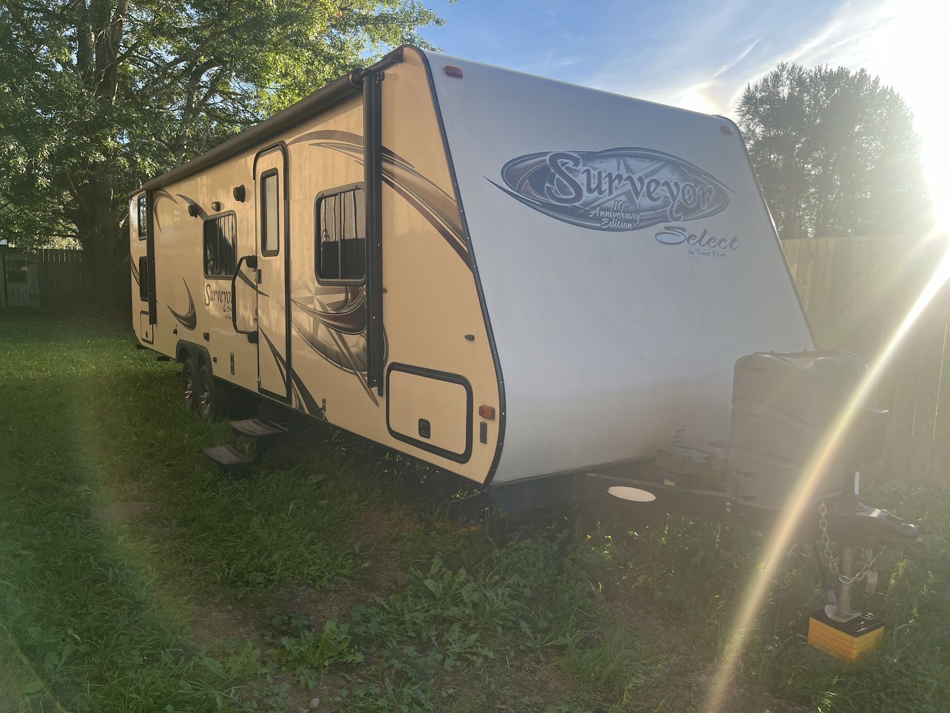 2013 29’ Surveyor Travel Trailer 