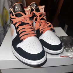 WMNS NIKE AIR JORDAN 1 MID SE SIZE 9