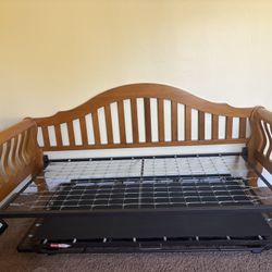 Twin Sleigh Daybed w/ Trundle 