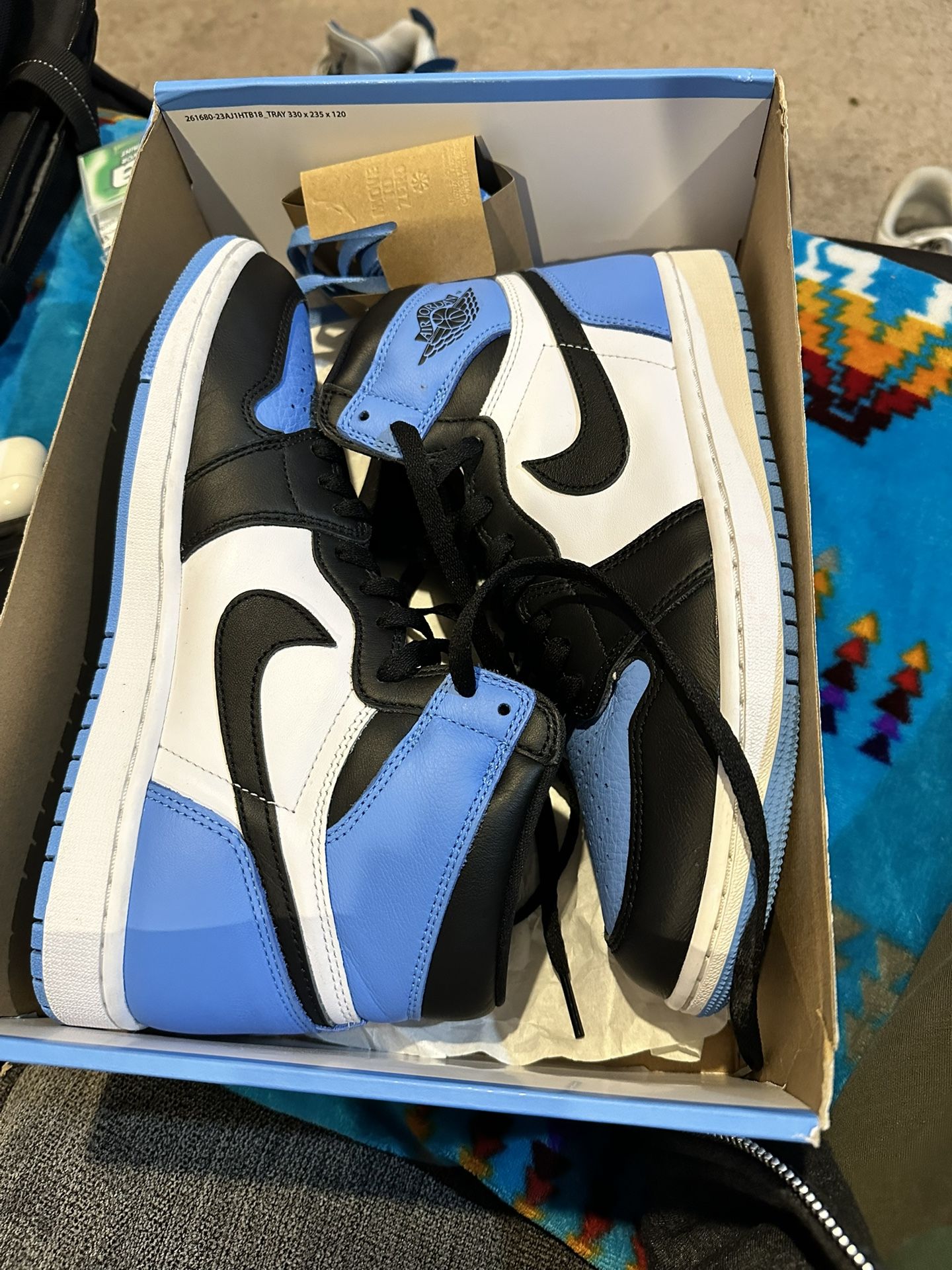 Jordan 1 Retro UNC Toe Size 9.5