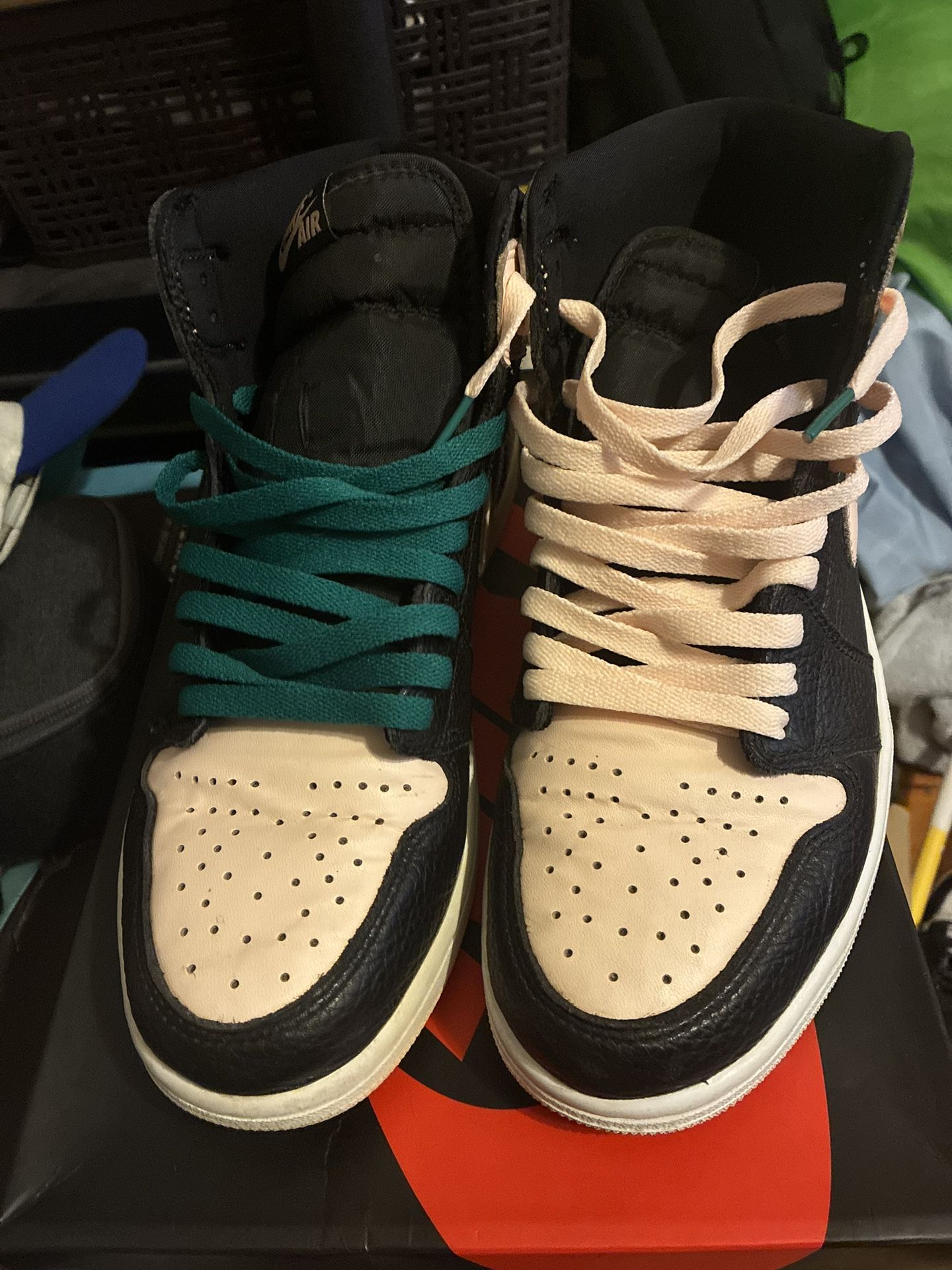 Air Jordan Retro 1 Crimson Tint 