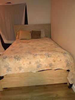 bed and dressers