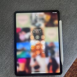 iPad Pro 11 Inch 128 GB Like New! 