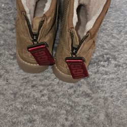 Uggs Size 7 Kids 