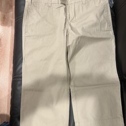 Gap Women Capri Pants (khaki)