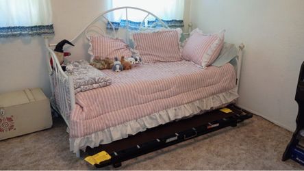 Trundle  bed