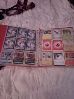 Binder mixed lot Pokemon cards