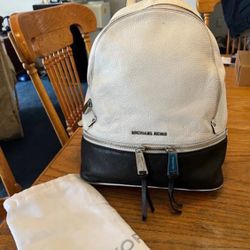 MK Michael Kors 2 Tone Leather Almost 13” Tall Backpack Very Clean Inside & Drawstring Satin Dustbag 