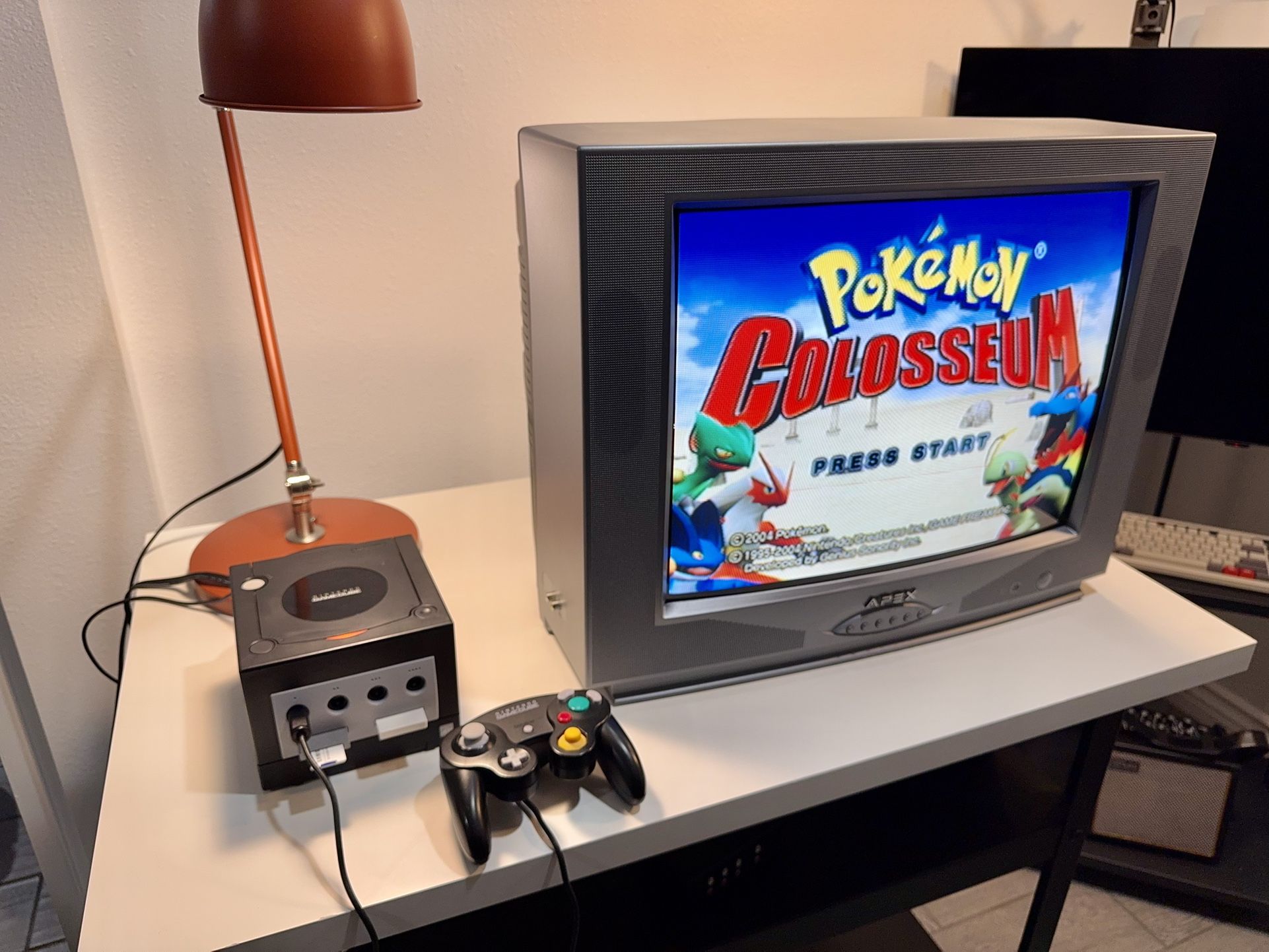 APEX AT2002 20” CRT TV – Great for Retro Gaming
