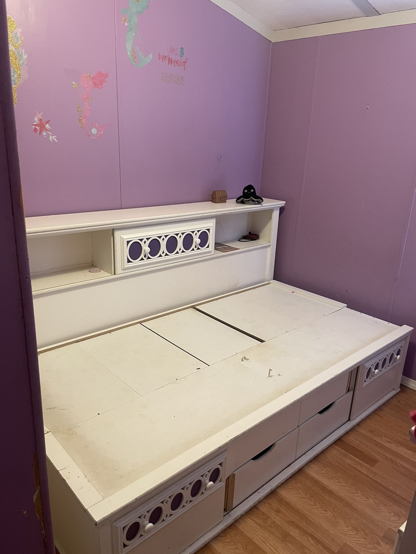 Girls Princess Day Bed With Tv Stand 