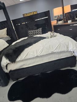 ✨️ King, Cal King, Queen Bed Frame ✨️ Furniture Sectionals, Bedrooms, Dining Avail