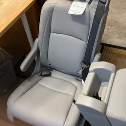 Middle Row Adjustable Seats For 2023 Honda Oddessy 