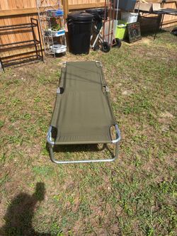 Foldable camping cot