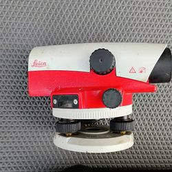 Leica NA724 Automatic Optical Level with Case 