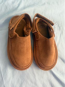 Uggs for toddlers size 9c