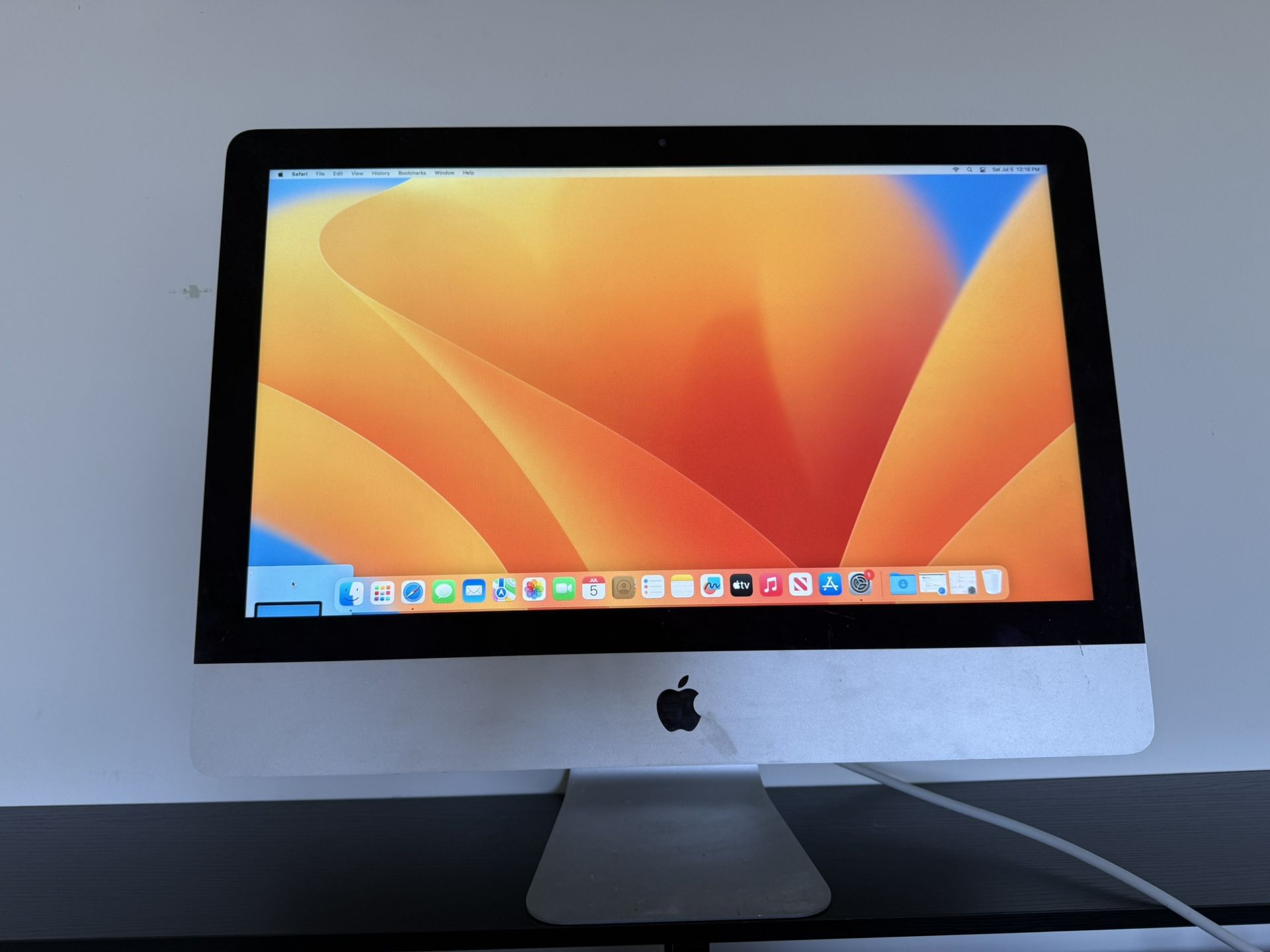 Apple iMac 21.5-inch 2017 1tb HD 8gb Ram I5 2.3ghz