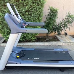 PRECOR 885 Commercial Treadmill