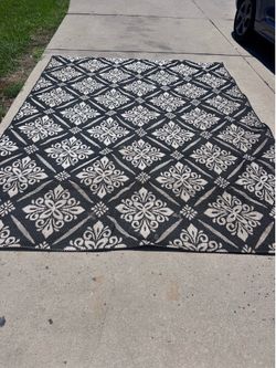 Outdoor rug 7’ 10” x 10’