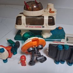 1984 Lil Playmates Space Station 