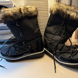 Girls Brand New Snow Boots Zine 7