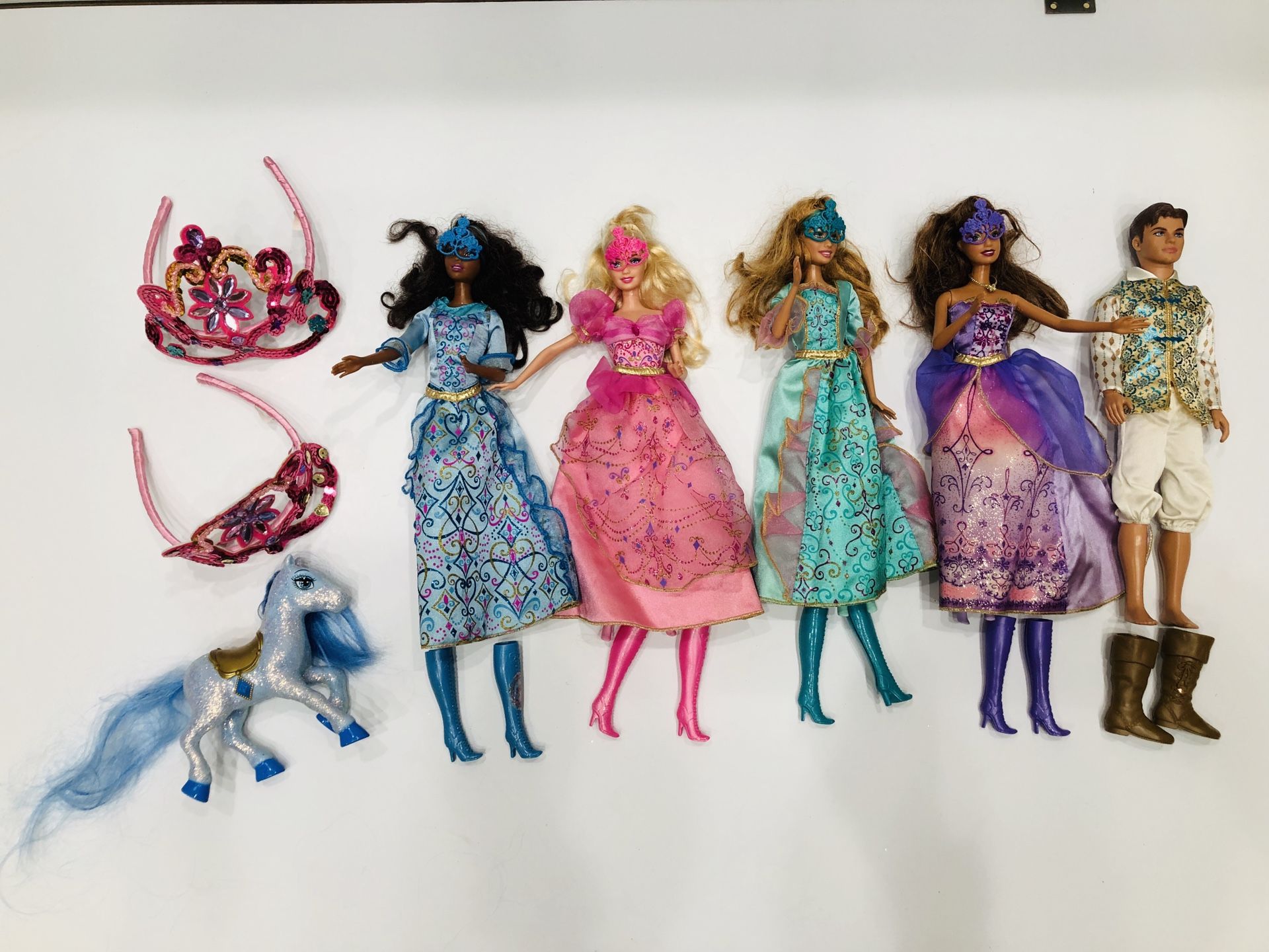 BARBIE Three Musketeer Lot Dolls 3 Musketeers EUC!! Very Clean! Corinne Viveca. FREE DVD OF MOVIE INCLUDED!!!