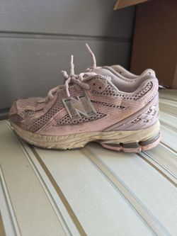 Girls New Balance 12 shoes