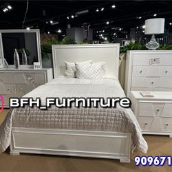 4pcs Queen Size Bedroom Set w. Mattress Included 