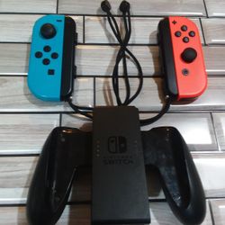 Nintendo Switch Joycons And Grip Set