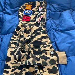 Bape Hoodie (XL)