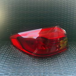 2017 2018 2019 2020 BMW 530i 530e 540i M550i M5 Left Driver Side Outer Tail Light OEM 63217376469