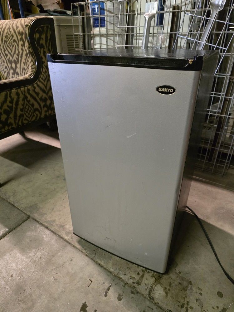 Mini Fridge With Freezer Box 