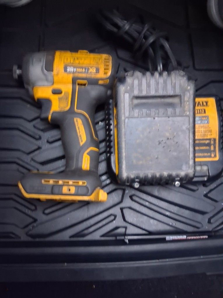DeWalt 1/4 Inch Impact Driver Charger And Battery